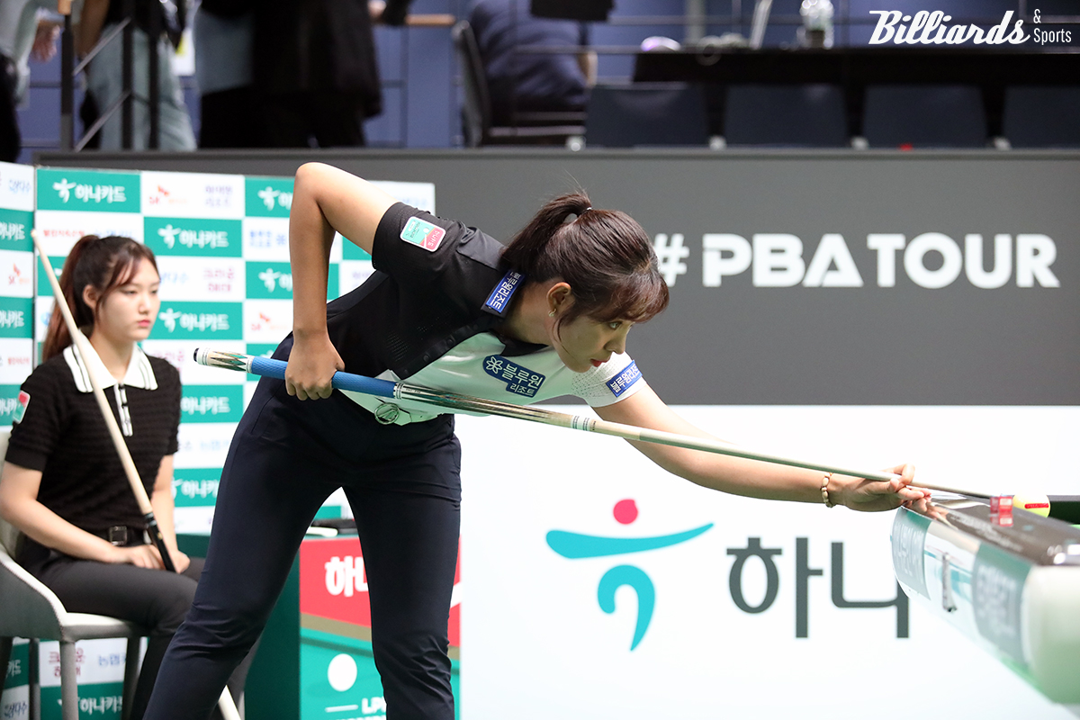 3차 투어 '하나카드 LPBA 챔피언십'에서 스롱은 권발해에게 져 32강 탈락했다.