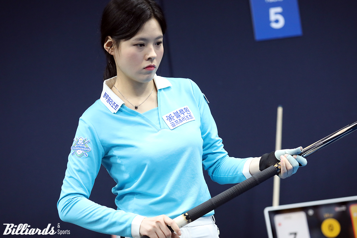 서한솔은 20이닝 아깝게 실패한 투뱅크 넣어치기와 22이닝 스리뱅크 샷 대신 선택한 비껴치기가 아슬아슬하게 빗나가 추격에 실패했다.