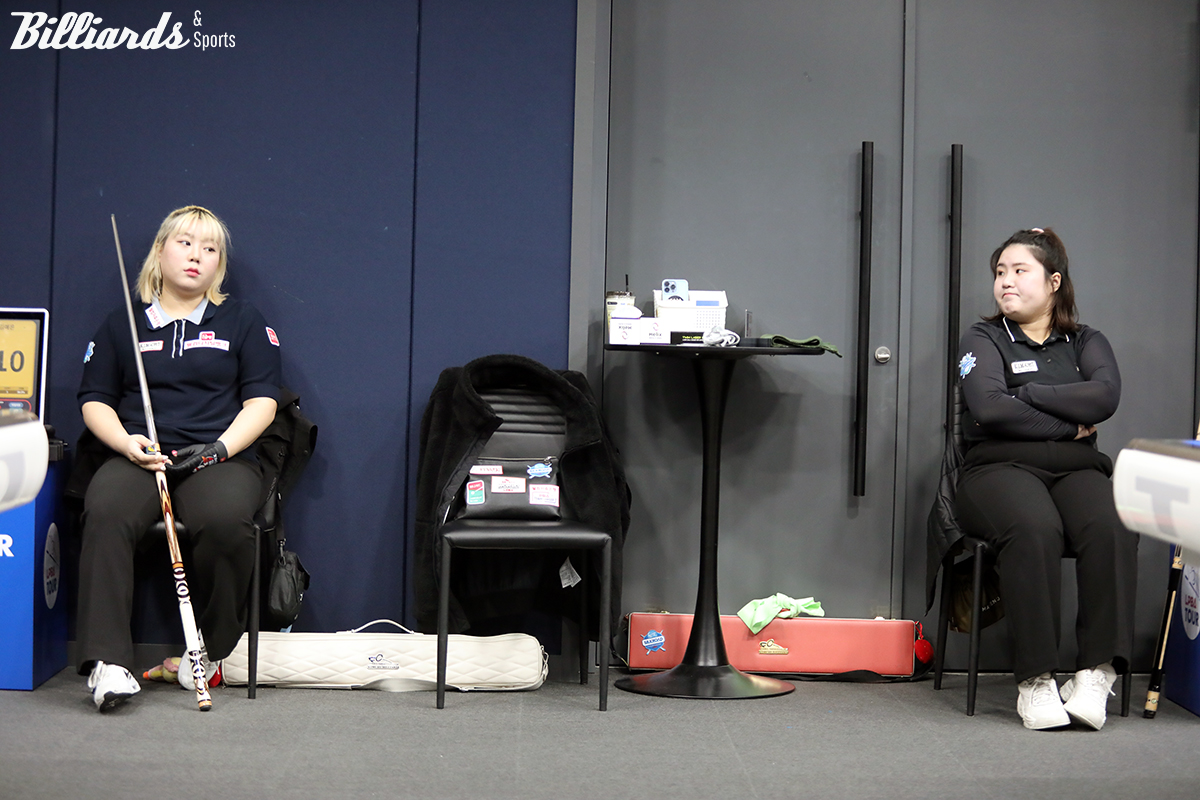 '자매 선수' 김예은(웰컴저축은행)과 김율리는 32강전에서 운명이 엇갈렸다. 김예은은 승리를 거두고 16강에 진출했고, 김율리는 아쉽게 패해 32강에서 탈락했다.