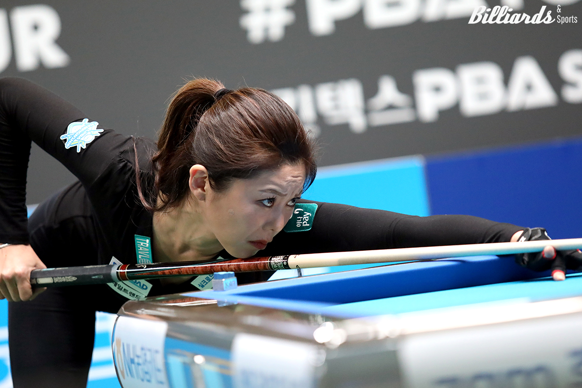 '당구 여제' 김가영(하나카드)이 대기록 달성을 위해 한걸음을 더 전진했다. 'NH농협카드 LPBA 챔피언십' 32강전에서 김가영이 박지현을 애버리지 1.375를 기록하며 세트스코어 2-0으로 꺾고 16강에 진출했다.   사진=고양/김민영 기자