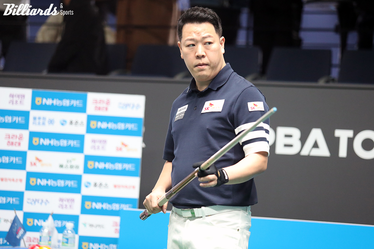 강동궁(SK렌터카)은 이충복과 치열한 접전 끝에 승부치기에서 신승을 거뒀다.