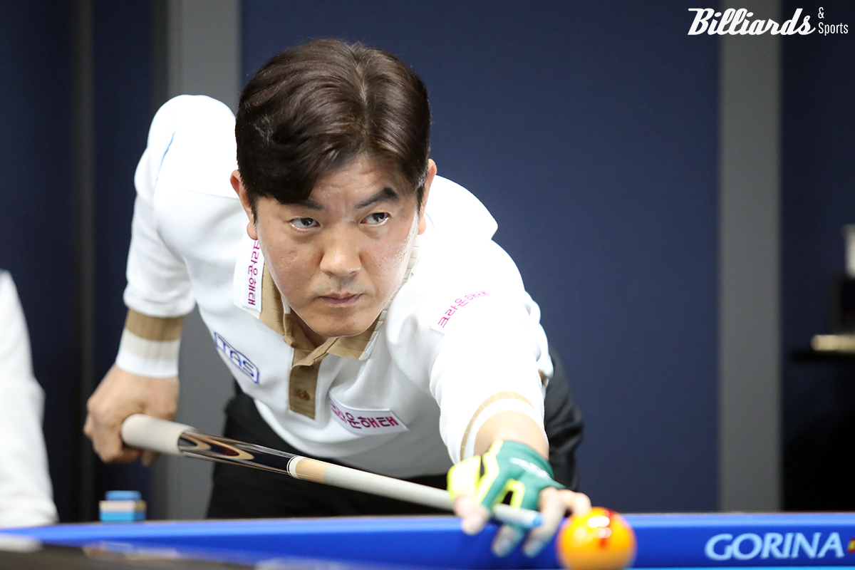 '킹스맨' 김재근은 정해명에게 3-1로 승리하며 64강에 진출, 황형범과 32강행을 다툰다.