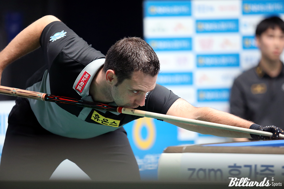 '스페인 탑건' 하비에르 팔라존(휴온스)이 2000년생 1부 투어 데뷔전을 치른 한국의 장현준에게 어렵게 승리를 거두고 64강에 진출했다.  사진=고양/김민영 기자