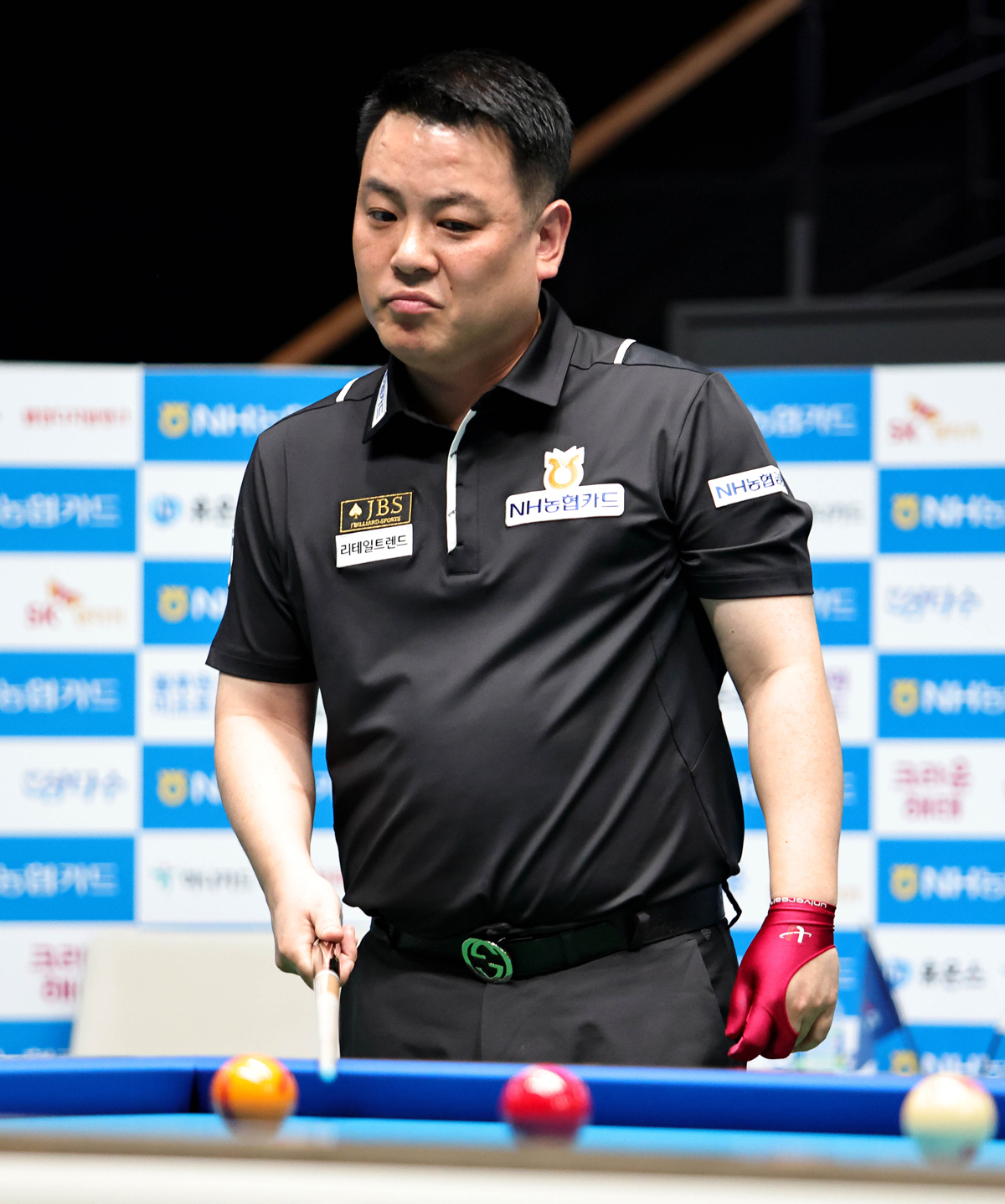 조재호(NH농협카드)는 최준호와 세트마다 치열한 승부에서 승리하며 32강에 진출했다.