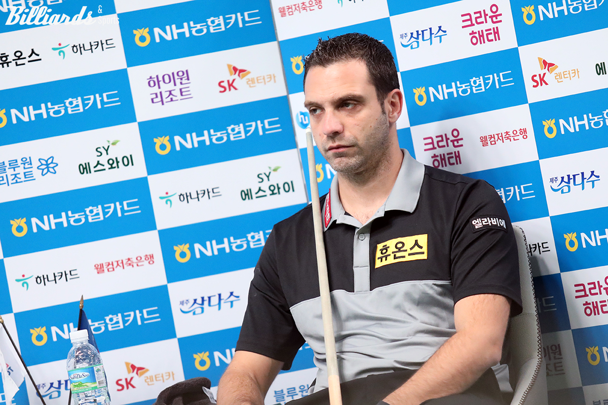 '스페인 탑건' 하비에르 팔라손(휴온스)이 64강에서 한국의 권혁민에게 1-3으로 져 탈락했다. 지난 시즌 7차 투어 이후 우승과 준우승, 4강 등 승승장구하던 팔라존은 8번째 투어 만에 하위 라운드에서 짐을 쌌다. 