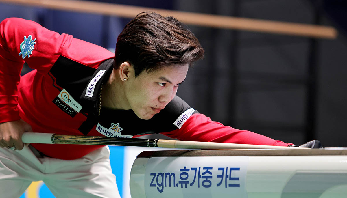 옛 팀 동료인 조재호(NH농협카드)를 꺾고 16강에 올라온 응우옌프엉린(하이원리조트).