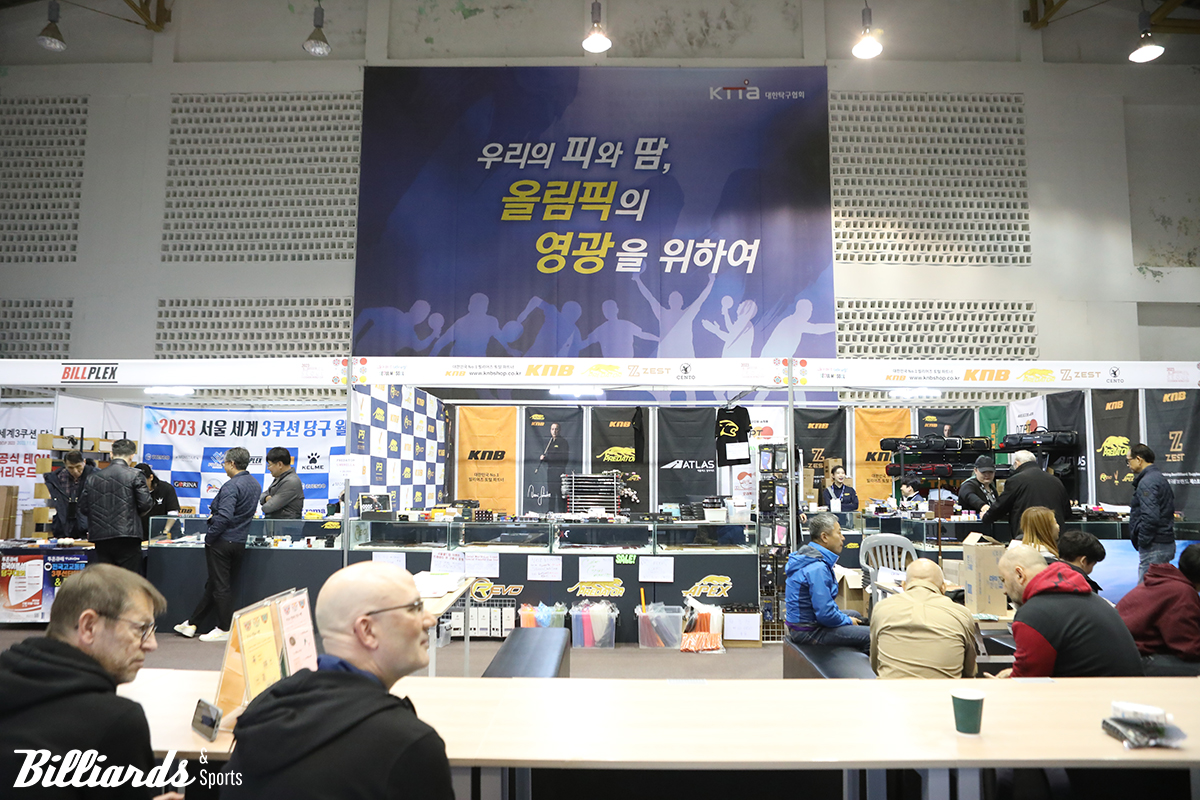 다양한 한국당구용품을 구경하고 살 수 있도록 마련된 홍보관.