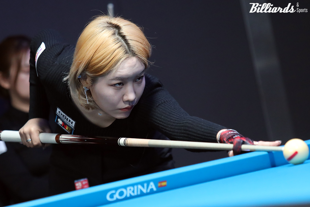 32강에서 김가영과 맞붙는 최연주. 64강에서 최연주는 하야시 나미코(일본)에게 28이닝 만에 18:12로 승리했다.