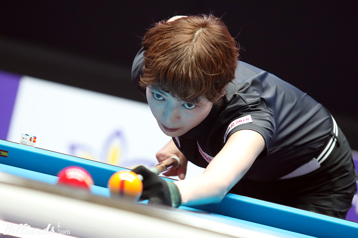 'LPBA 원조 여왕' 임정숙(크라운해태)이 '하이원리조트 LPBA 챔피언십' 64강전에서 최지민에게 1점 차의 신승을 거두고 32강에 진출했다.