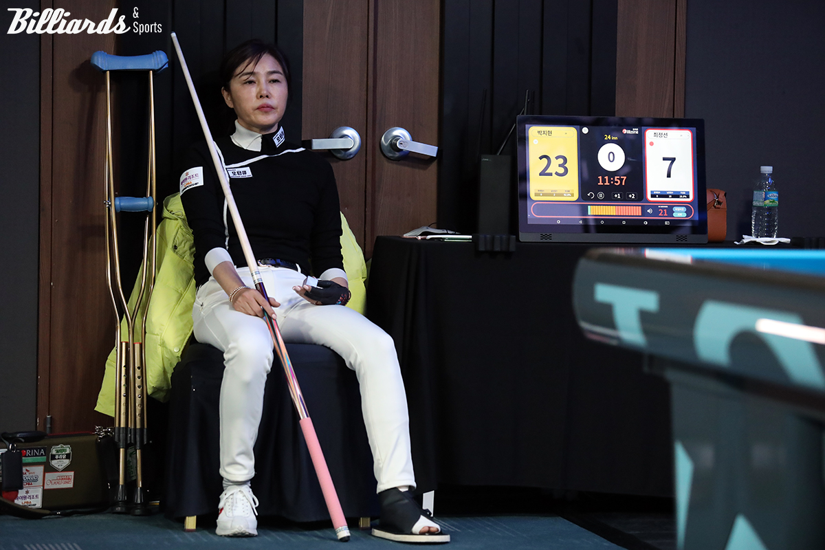 대회 참가 직전에 다리에 화상을 입은 박지현은 진통제를 먹고 깁스를 한 채 경기에 나섰음에도 불구하고, 애버리지 1점대의 활약을 펼쳤다. 사진은 박지현이 PQ에서 23:7로 앞서 있는 상황.