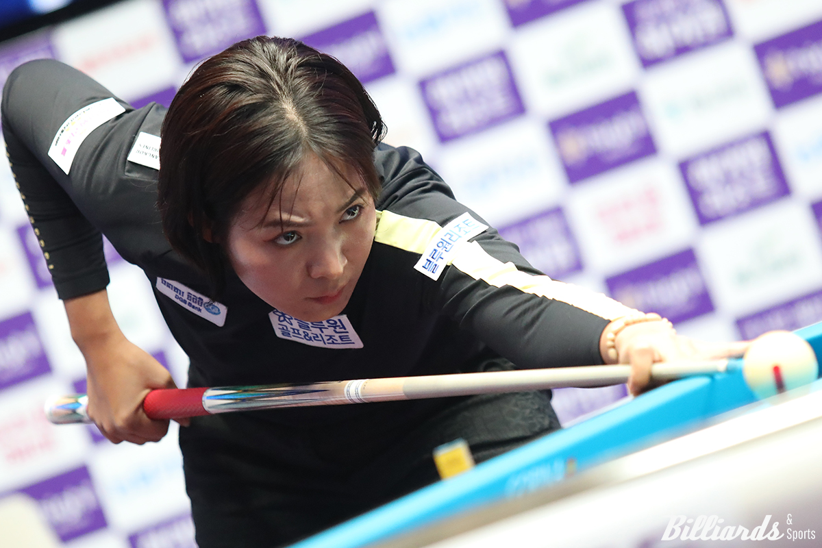 1세트를 내주고 어렵게 경기를 끌려가던 스롱은 2세트 11이닝부터 살아나기 시작해 2-1의 역전승을 거뒀다.