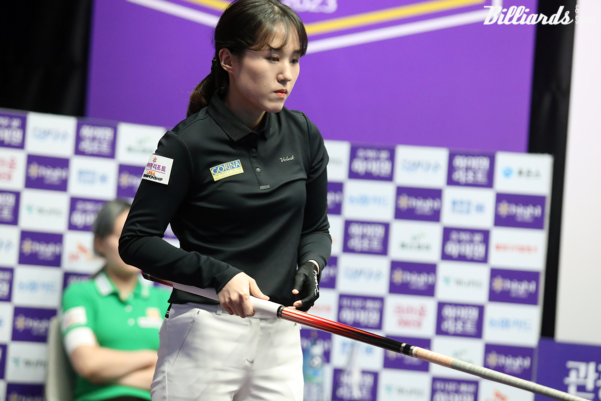 '다크호스' 임혜원은 히가시우치 나쓰미(웰컴저축은행)에게 2-1로 승리를 거두며 사상 첫 8강행에 성공, 스롱과 준결승 진출을 다투게 됐다.