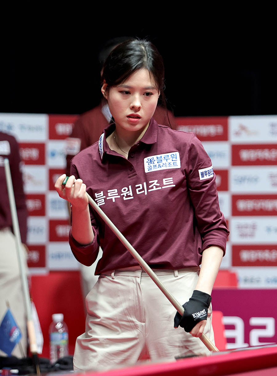 2세트에서 7득점을 올린 서한솔은 김민영과 함께 최혜미-히가시우치 나쓰미를 꺾고 팀에 첫 세트 승을 안겼다.