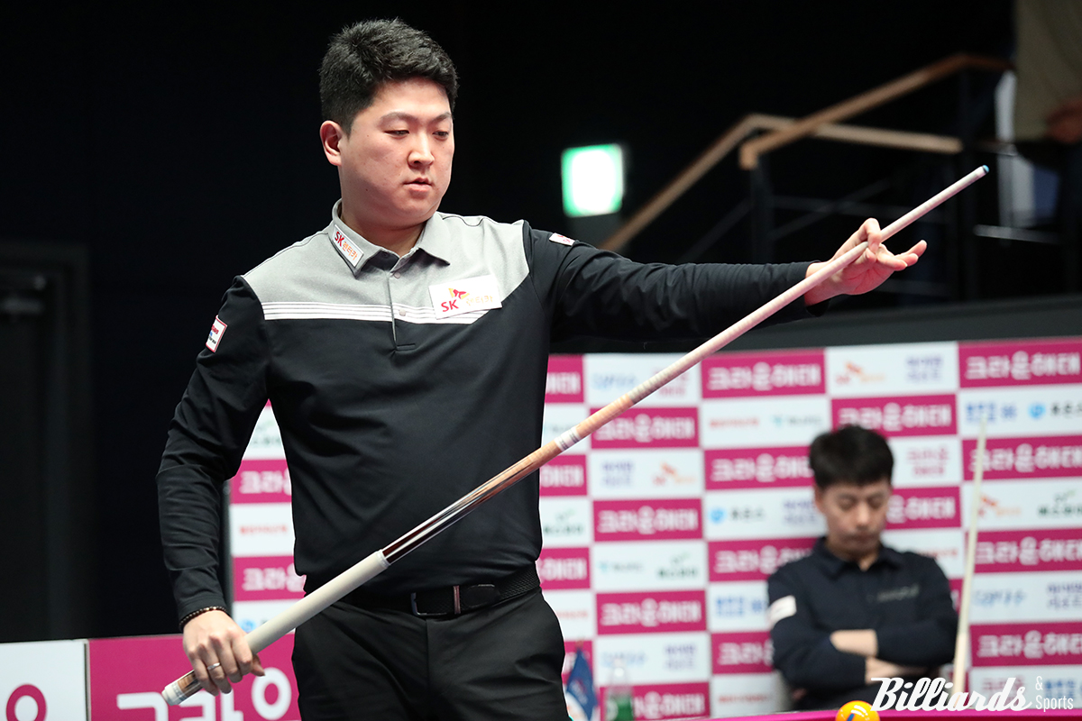'8차 투어 우승자' 조건휘(SK렌터카)는 128강전에서 애버리지 2.320을 기록하며 김기혁에게 3-1로 승리했다.