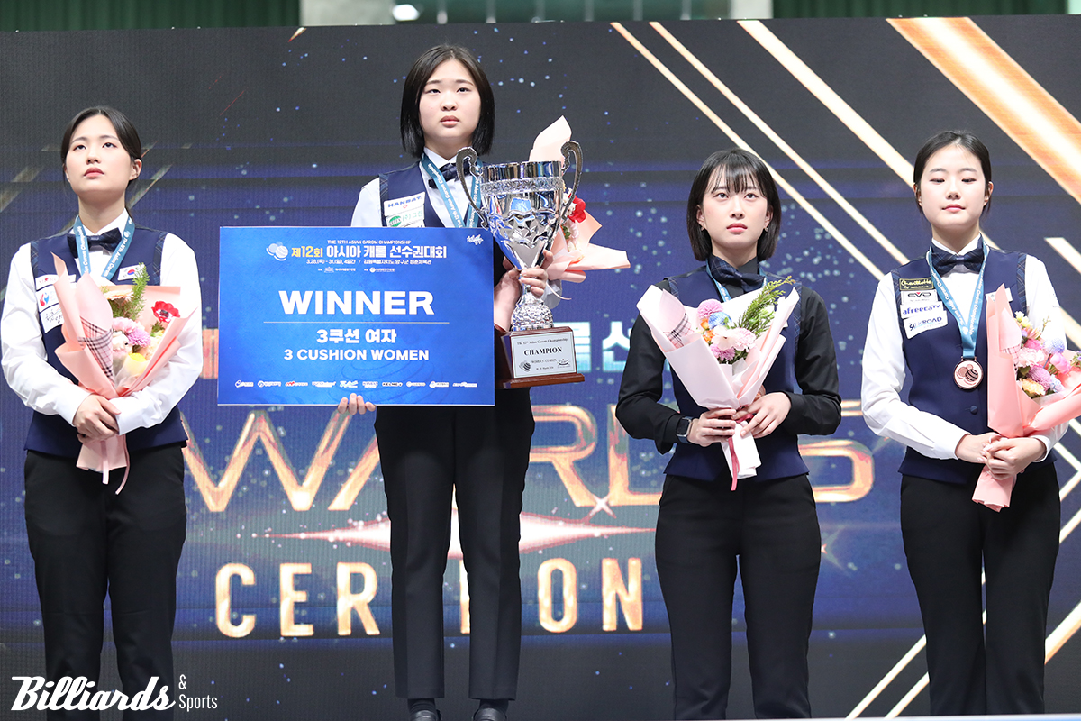 '제12회 아시아캐롬선수권대회' 여자3쿠션에서 우승을 차지한 김하은이 시상대 가장 높은 곳에 서 있다.
