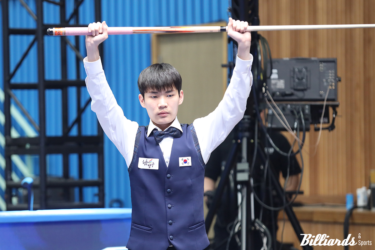 '제12회 아시아캐롬선수권대회' U-22 결승전에서 마지막 점수가 득점되자 박정우는 두 손을 번쩍 들어 올렸다. 사진=이용휘 기자