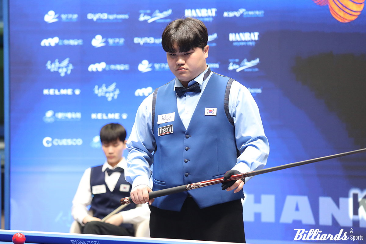 연달아 열린 U-22 결승전에서 박정우와 대결 중이 정예성.