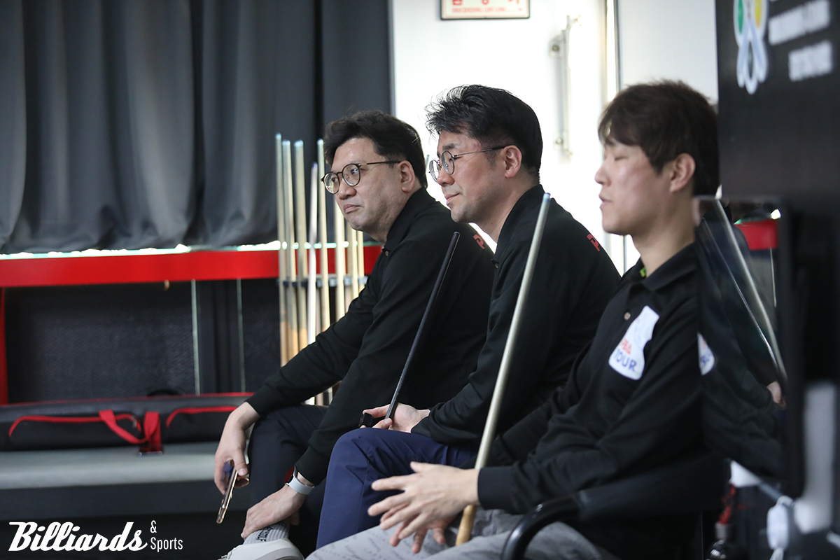 "이러다 지겠는걸" 심각한 NOLJA 팀. 뒤쪽부터 성혁기, 유동훈, 한준희