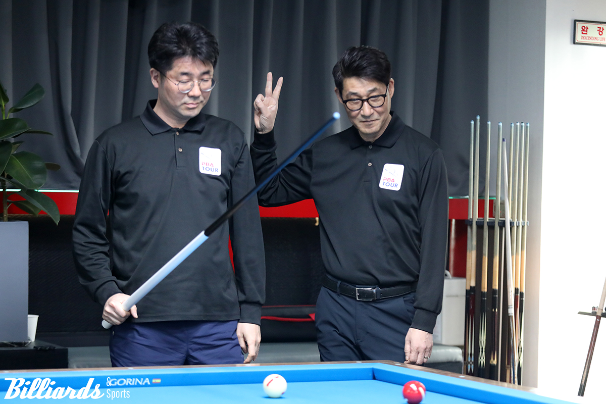 "2점입니다" 심판은 셀프. 경기하는 유동훈과 심판으로 나선 홍명기