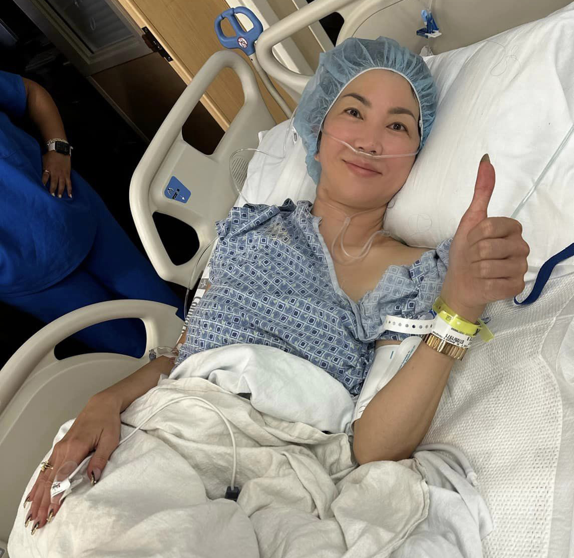 중환자실에서 밝은 미소로 팬들에게 인사하는 자넷 리