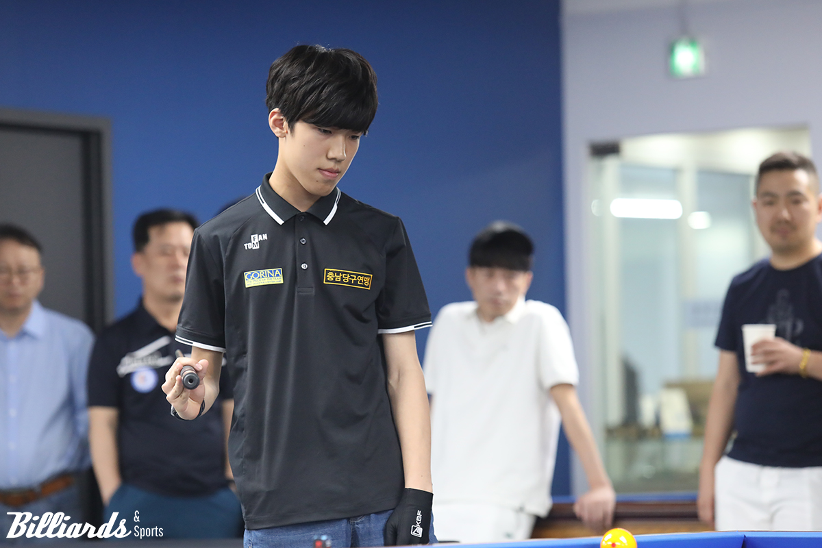 32강에서 강자인을 30:27로 물리치고 16강에 오른 송윤도는 허정한에게 23:30까지 맞섰다.