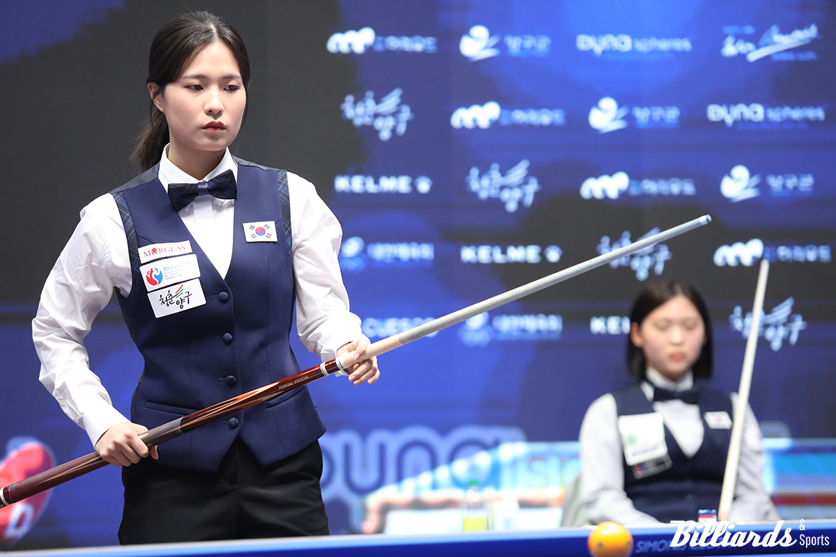 지난 3월 열린 '제12회 아시아캐롬선수권대회' 여자부 3쿠션 대회에서 결승에 오른 박정현이 김하은과 우승 타이틀을 놓고 대결하고 있다.