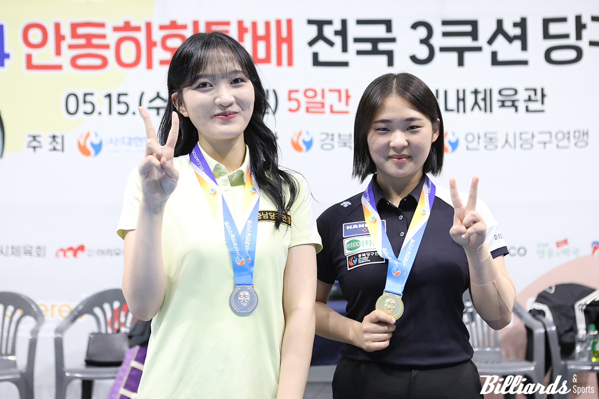 당구선수로 데뷔한 후 첫 본선에 오른 백가인은 결승까지 올라 '여자3쿠션 아시아챔피언' 김하은과 대결했다. 금메달과 은메달을 나란히 목에 건 김하은(우)과 백가인(좌).