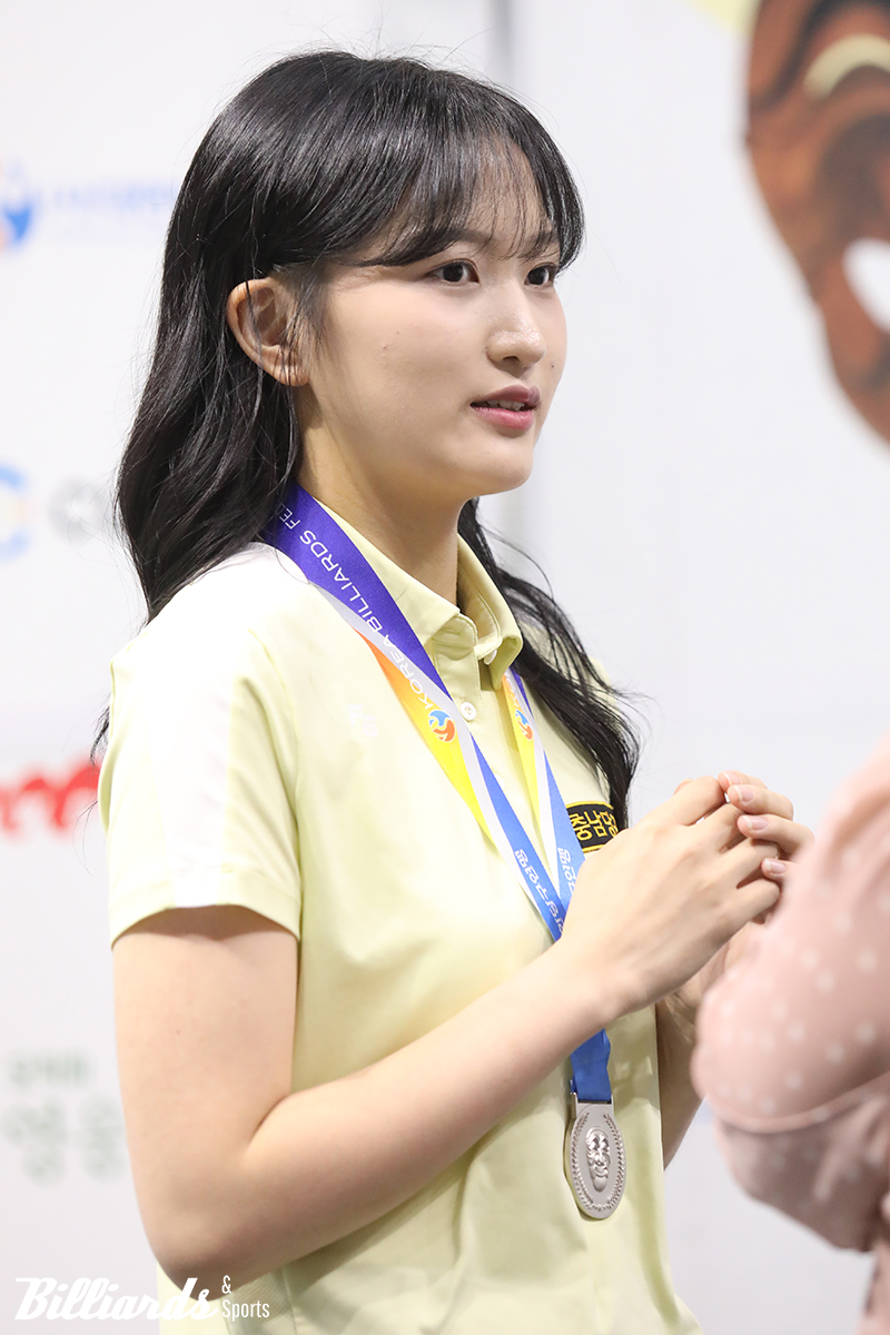 첫 준우승 후 인터뷰 중인 백가인. 백가인은 인터뷰 도중 눈문을 흘리며 첫 입상을 기뻐했다.