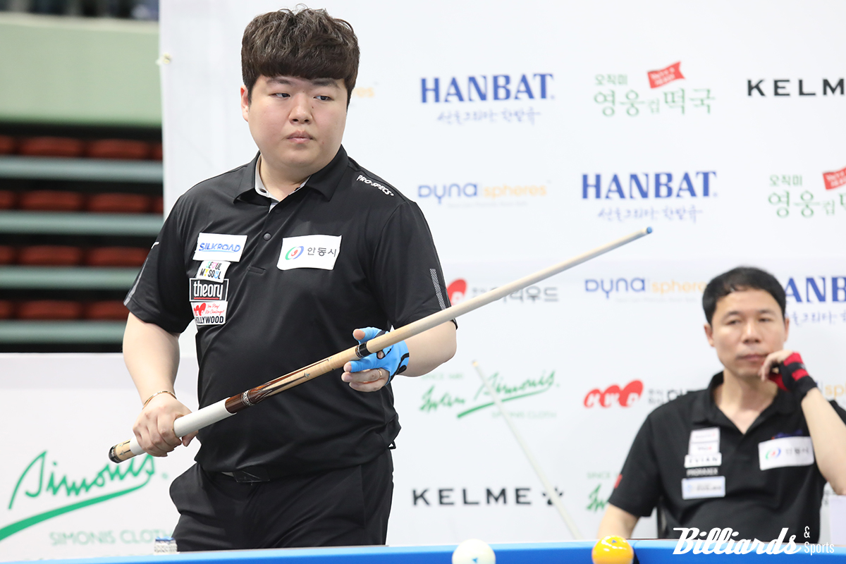 허정한과 결승전 대결 중인 조명우.