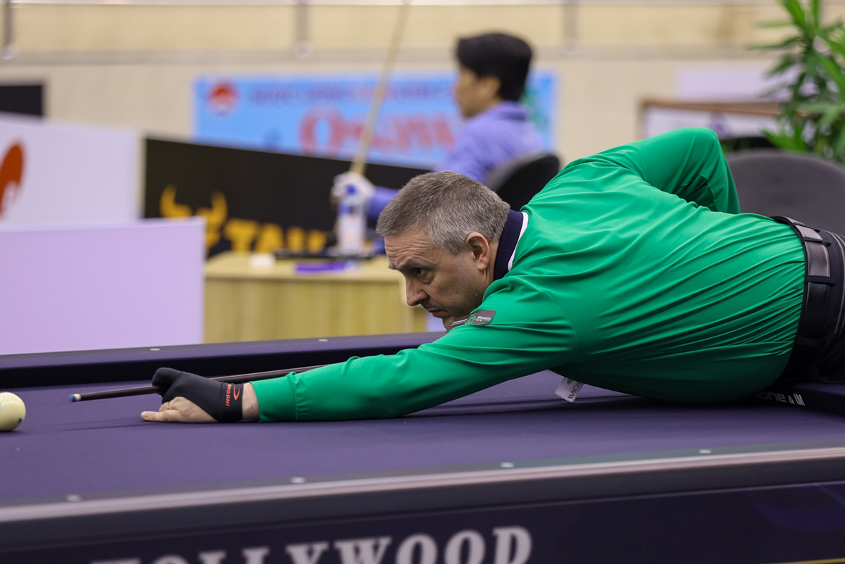 이동한과 복귀전 첫 대결을 벌이고 있는 프레데릭 쿠드롱.