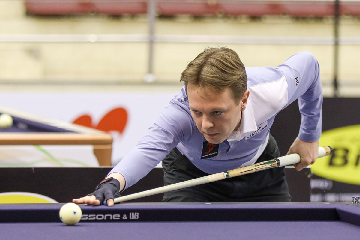 글렌 호프만이 프레데릭 쿠드롱을 12이닝 만에 40:21로 꺾고 Q라운드 전체 순위 1위로 32강에 올랐다. 사진=SOOP 제공