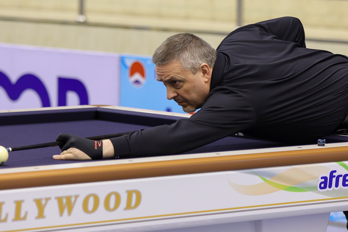 연승 행진을 이어가던 프레데릭 쿠드롱이 글렌 호프만의 일격에 패하며 조 2위에 올랐다. 