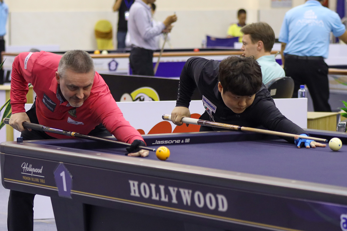 32강에서 뱅킹하는 프레데릭 쿠드롱과 조명우. 사진=SOOP 제공