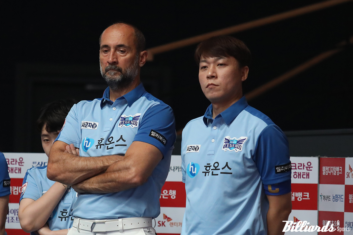 휴온스는 지난 시즌을 앞두고 PBA 팀리그 드래프트에서 최성원(우)과 세미 사이그너(좌)를 동시에 영입하며 반등을 노렸다.
