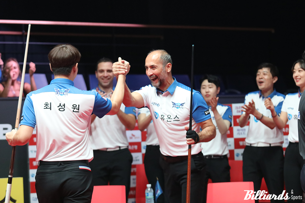 1세트 남자 복식을 승리로 이끈 최성원과 사이그너.