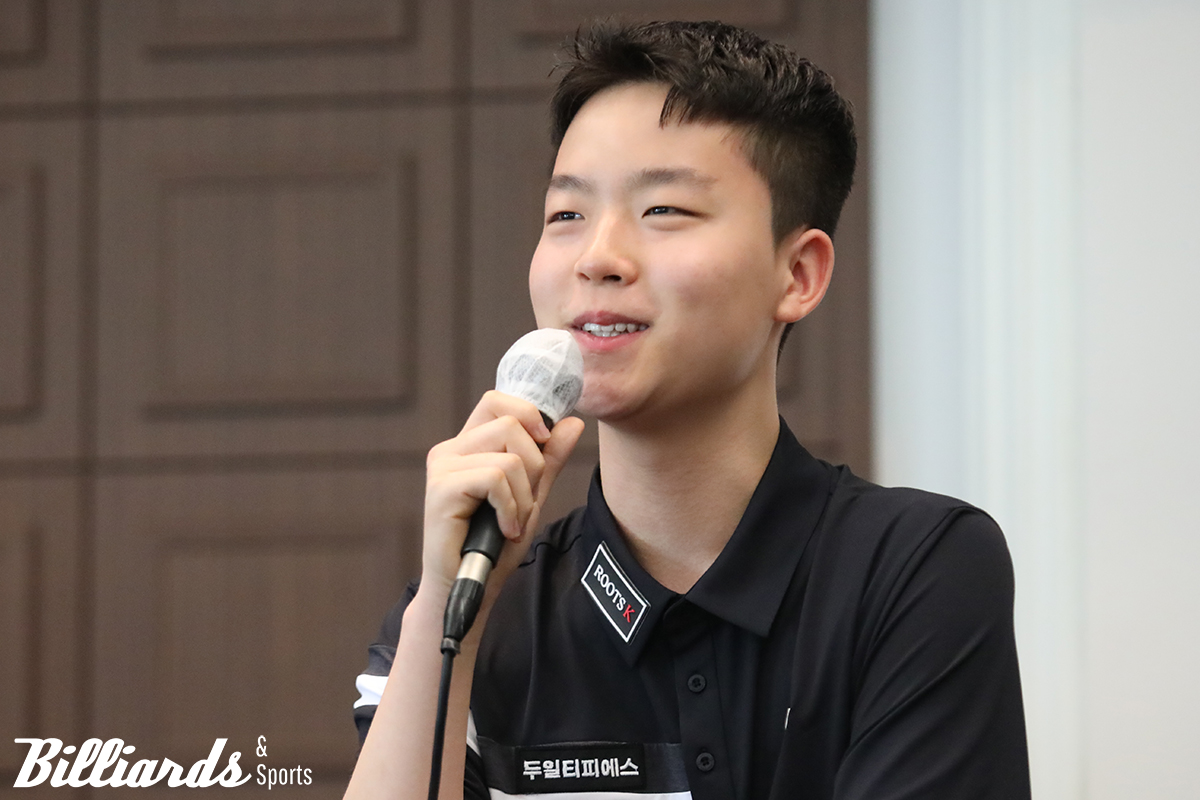 3부 챌린지투어와 2부 드림투어를 거쳐 자력으로 1부 투어로 승격된 김영원이 미디어데이에 참석해 당당히 시즌 목표를 밝히고 있다.