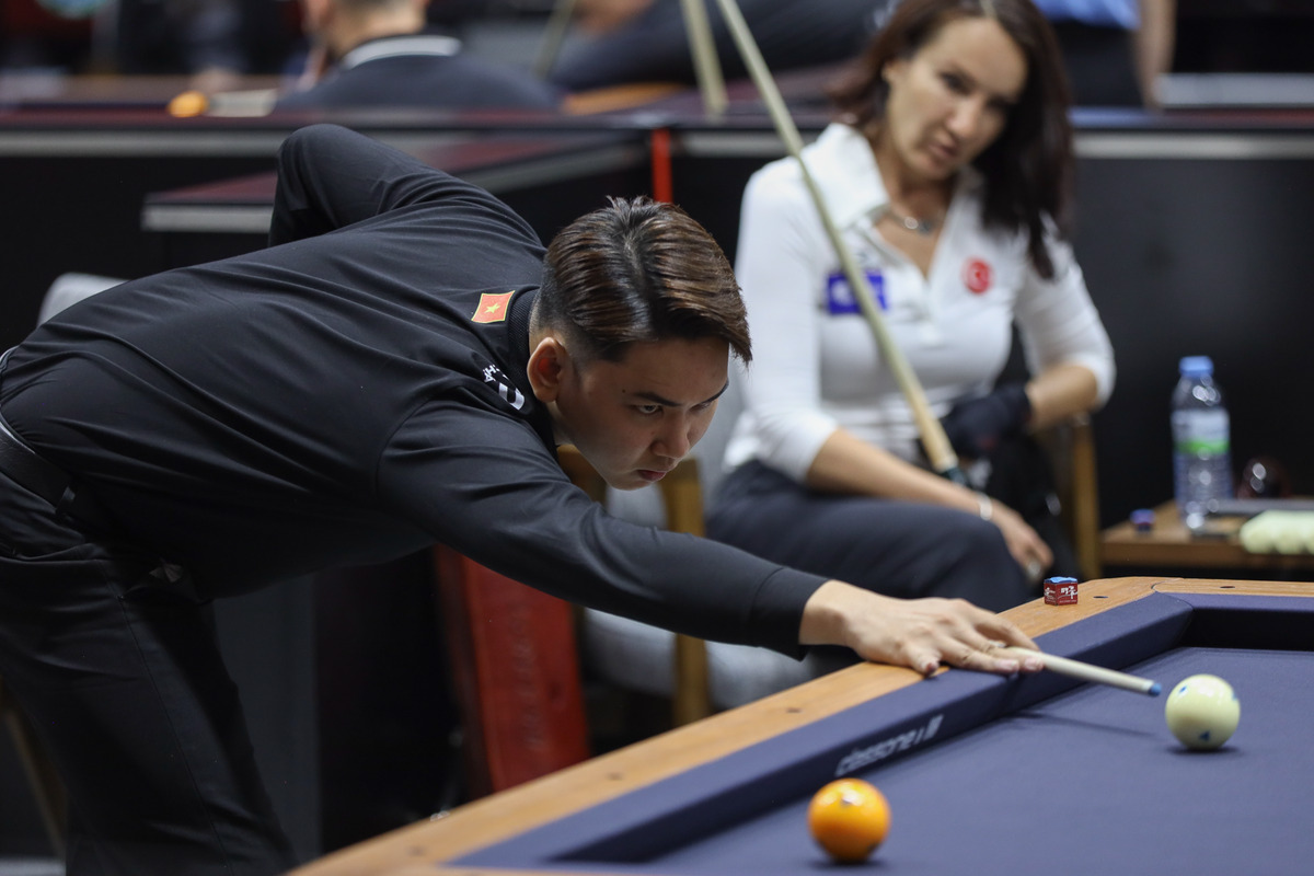 데게너에게 패한 르호앙킴은 전날 경기에서 애버리지 2.000과 하이런 15점을 기록하며 맹활약을 사진은 르호앙킴과 데게너의 경기 장면.