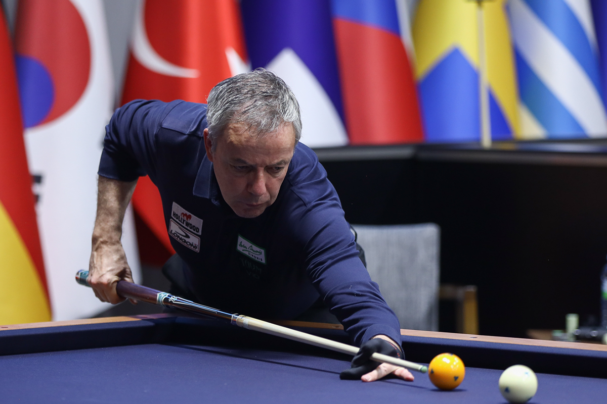 딕 야스퍼스는 1승1무1패를 기록했으나 조 2위에 오르며 16강 진출에 성공했다.