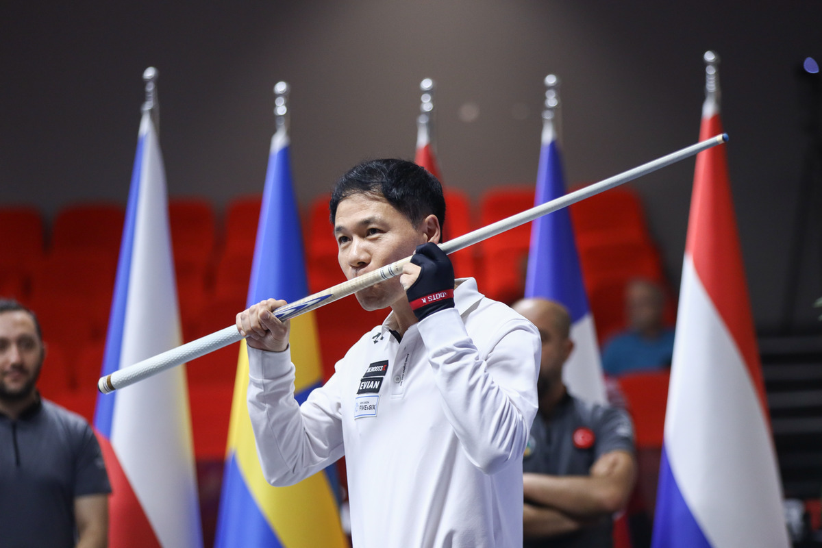 마지막 득점을 올리고 세리머니를 하고 있는 허정한.