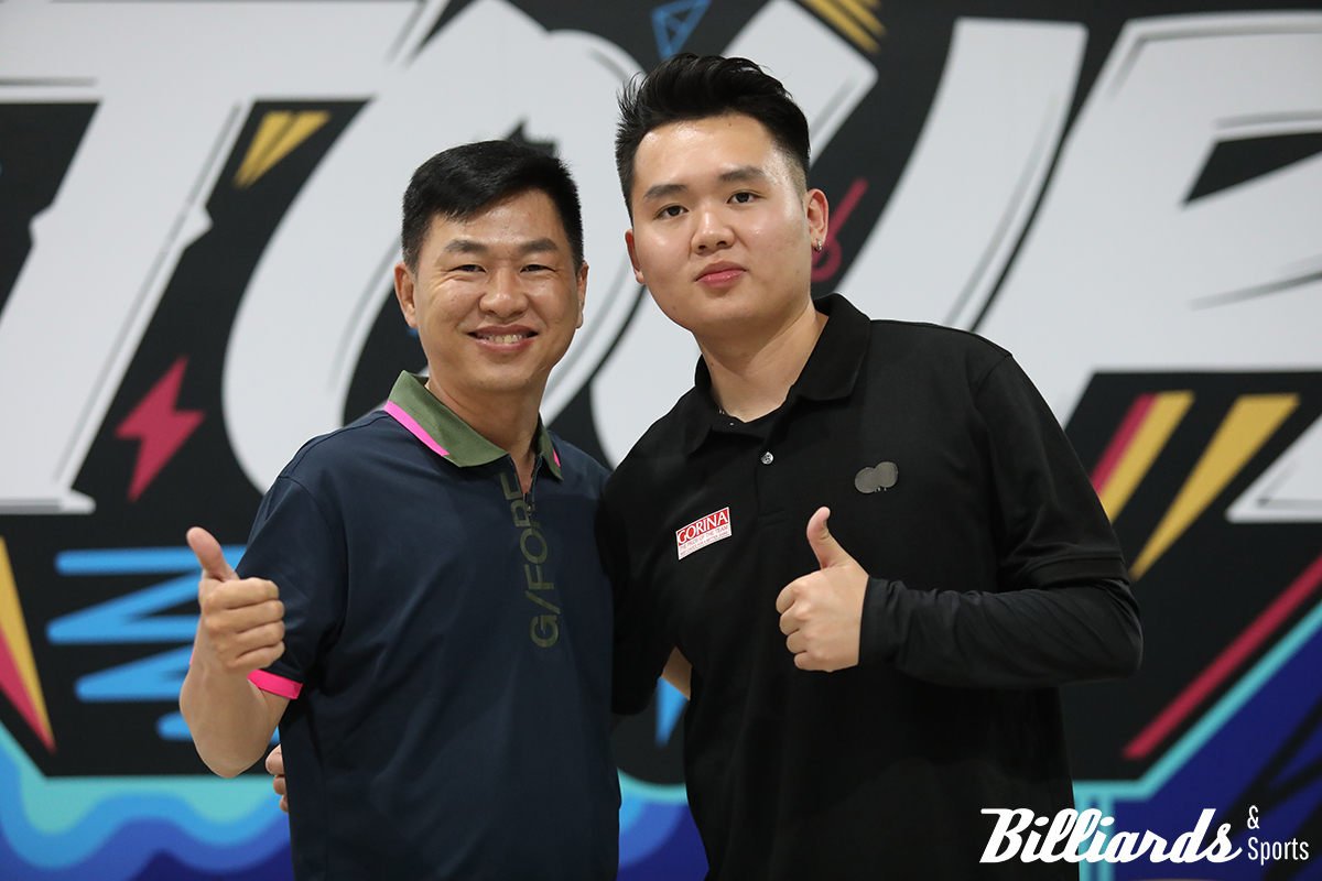 경기를 마치고 나온 마꽝을 만난 마민껌이 아들을 격려하며 밝은 표정으로 사진을 찍고 있다. 사진=고양/이용휘 기자