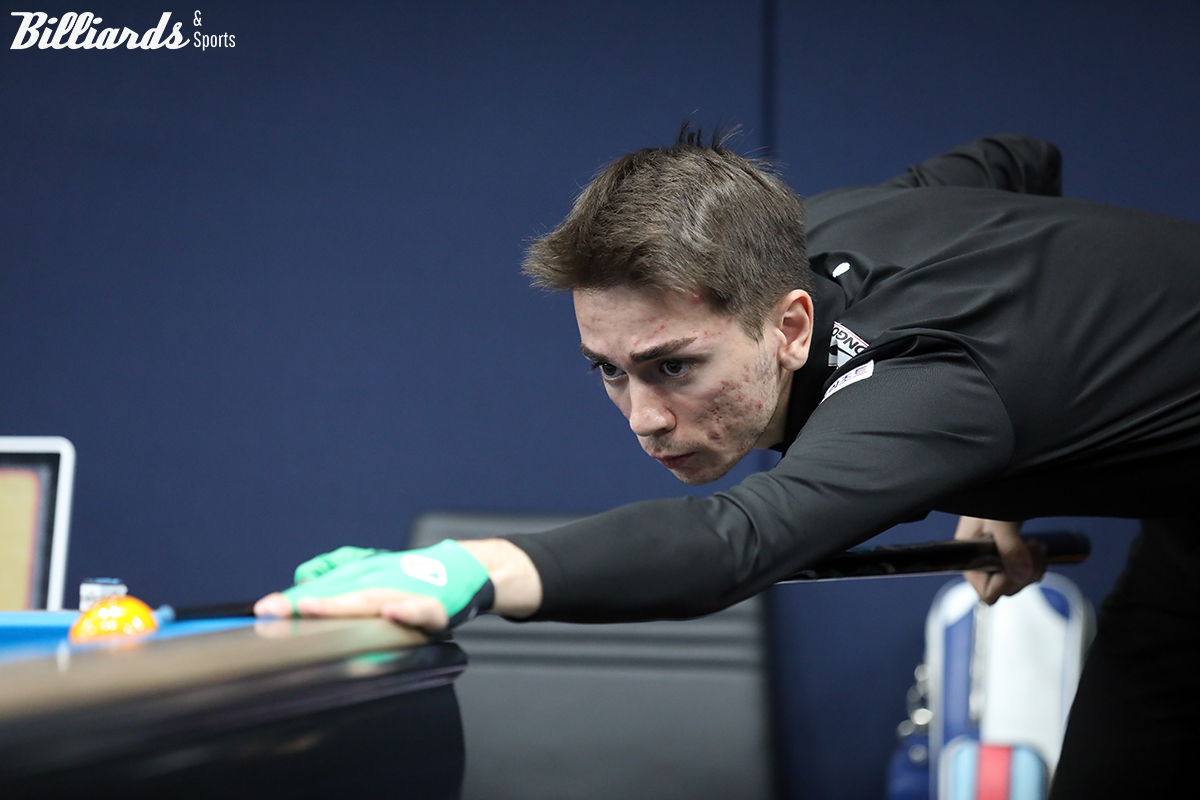 프로 데뷔 전 하샤시는 3쿠션 당구월드컵에서 활약하며 PBA에서의 활약을 기대하게 했다.