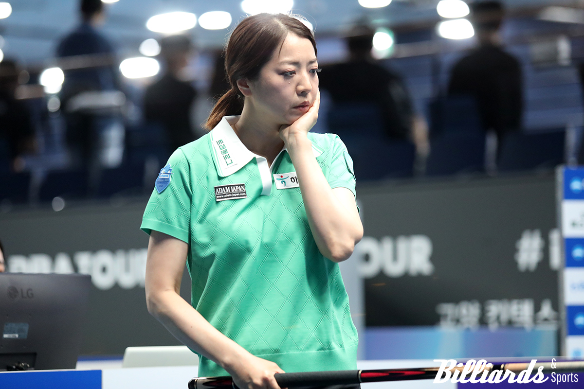 한지은과의 32강전에서 고민 중인 사카이 아야코. 사진=고양/이용휘 기자
