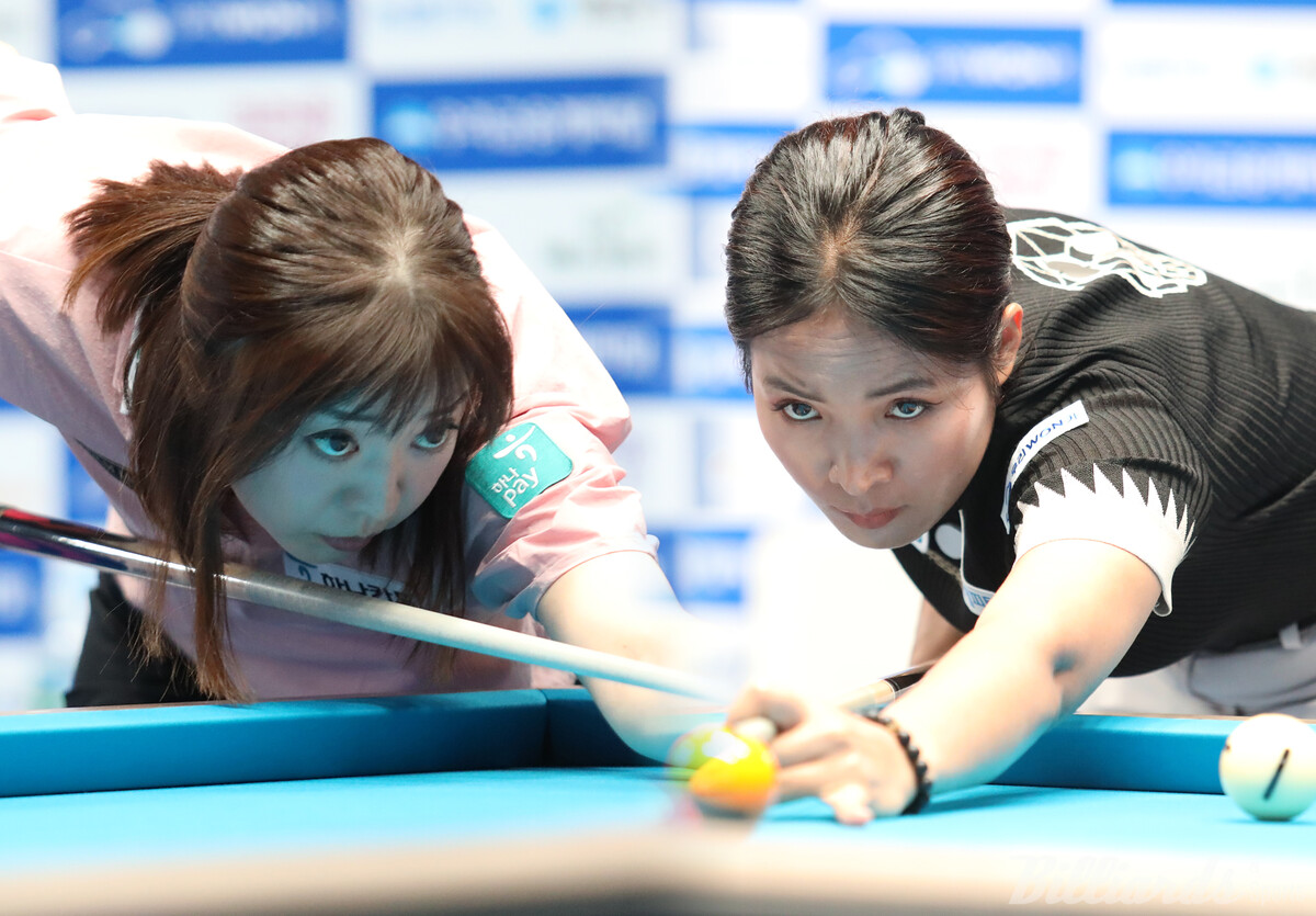 스롱 피아비(우리금융캐피탈·오른쪽)와 사카이 아야코(하나카드)가 과연 결승까지 올라갈까. 두 선수는 20일 열린 16강전에서 나란히 승리를 거두고 8강에 진출했다. 사진=고양/이용휘 기자