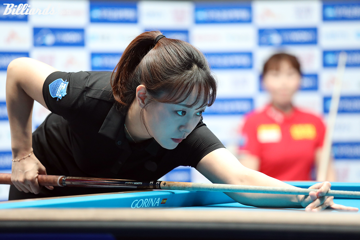 임경진은 '여자 3쿠션 세계챔피언' 이신영(휴온스)을 3-1로 꺾고 첫 4강 진출을 달성했다.