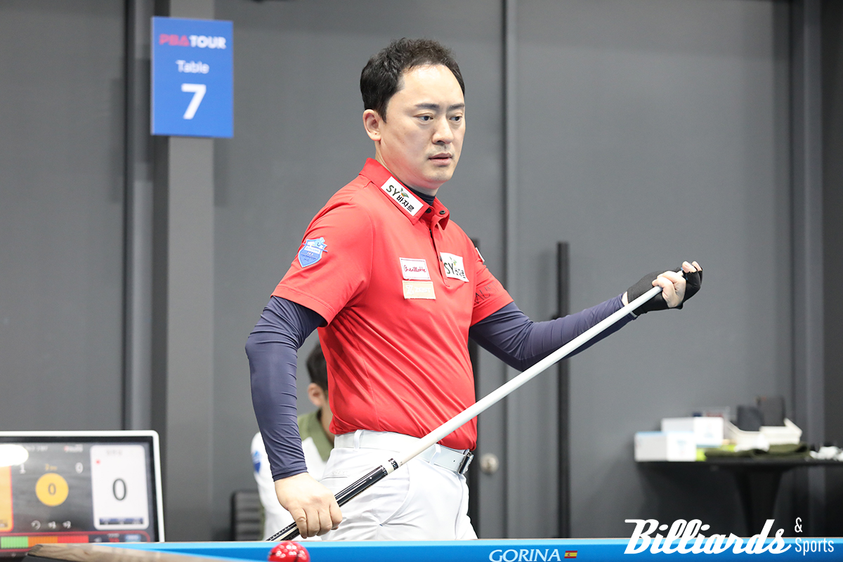 '부산 아시안게임 금메달리스트' 황득희는 팀 동료 박인수를 3-2로 꺾고 8강에 올랐다.