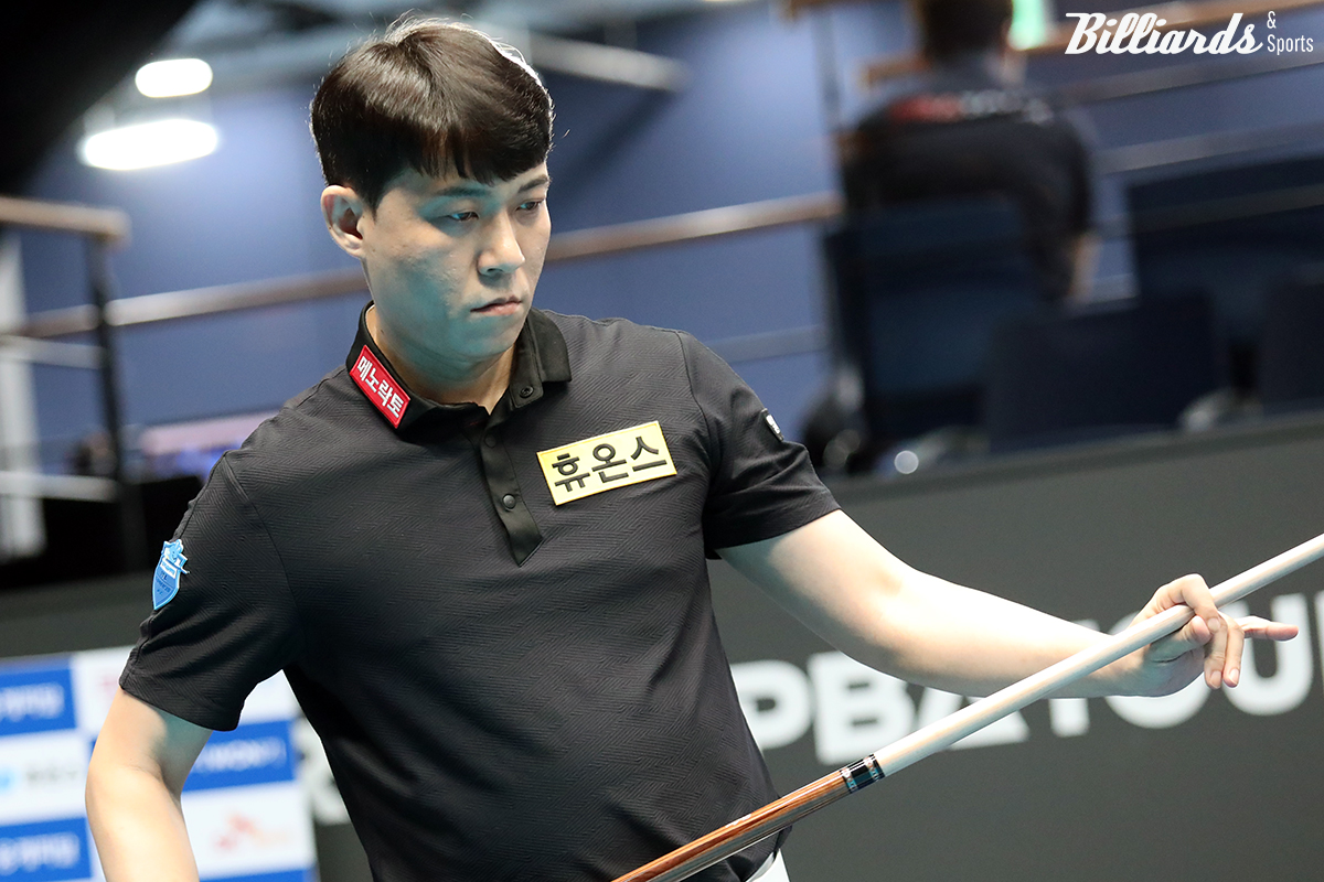 '승부사'라 불리는 최성원은 매 세트 주요 승부처에서 다득점을 올리며 한 세트도 내주지 않고 승리를 거뒀다.