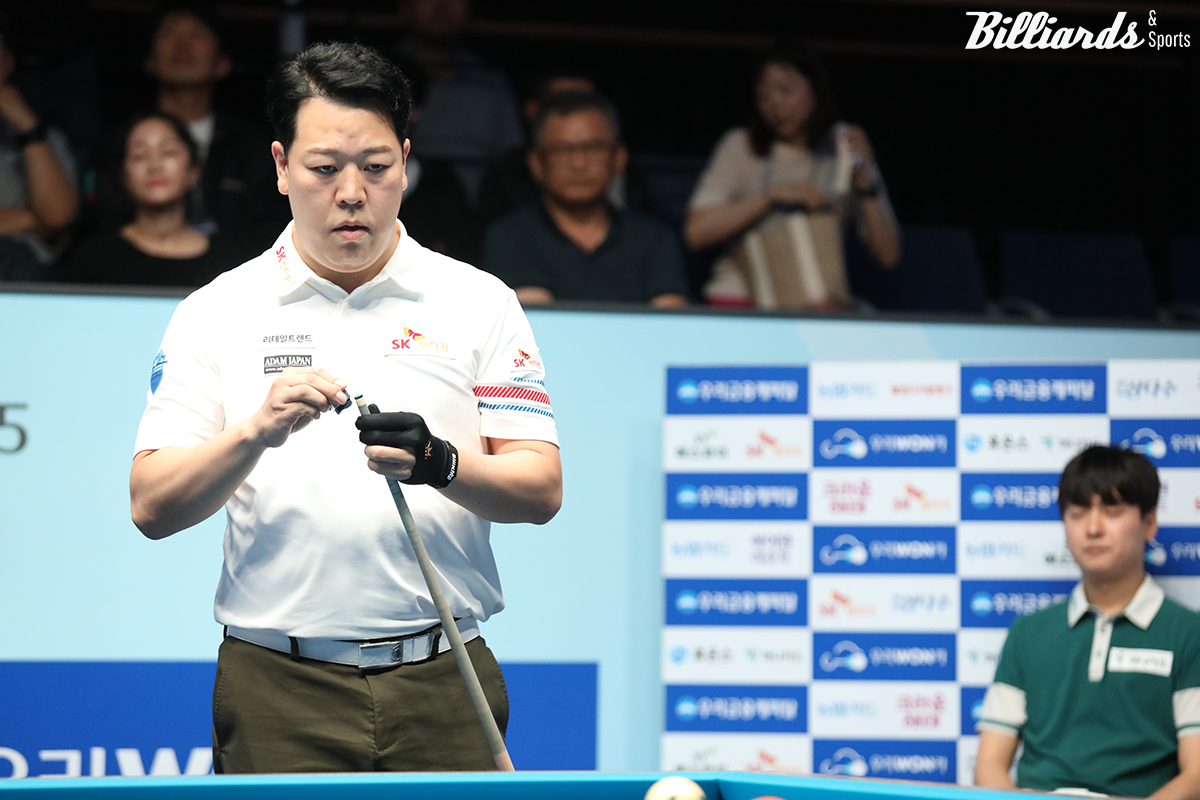 23일 열린 8강전에서 강동궁은 '천적' 신정주(하나카드)를 세트스코어 3-2로 어렵게 꺾고 한 시즌 건너 4강에 올라왔다.