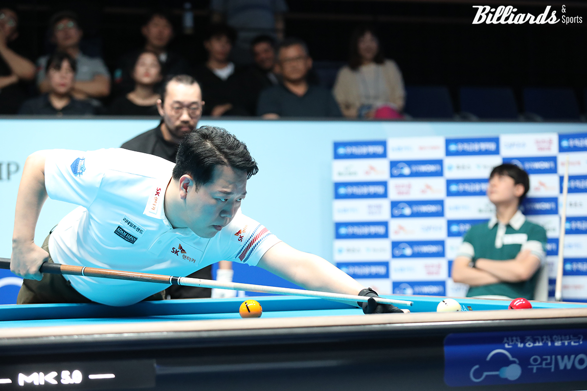 준결승에서 신정주와 풀 세트 승부를 벌이고 있는 강동궁. 