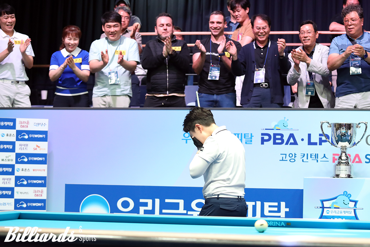 7세트 퍼펙트큐로 임경진의 추격을 따돌리고 우승을 차지한 김세연이 눈물을 흘리고 있다.