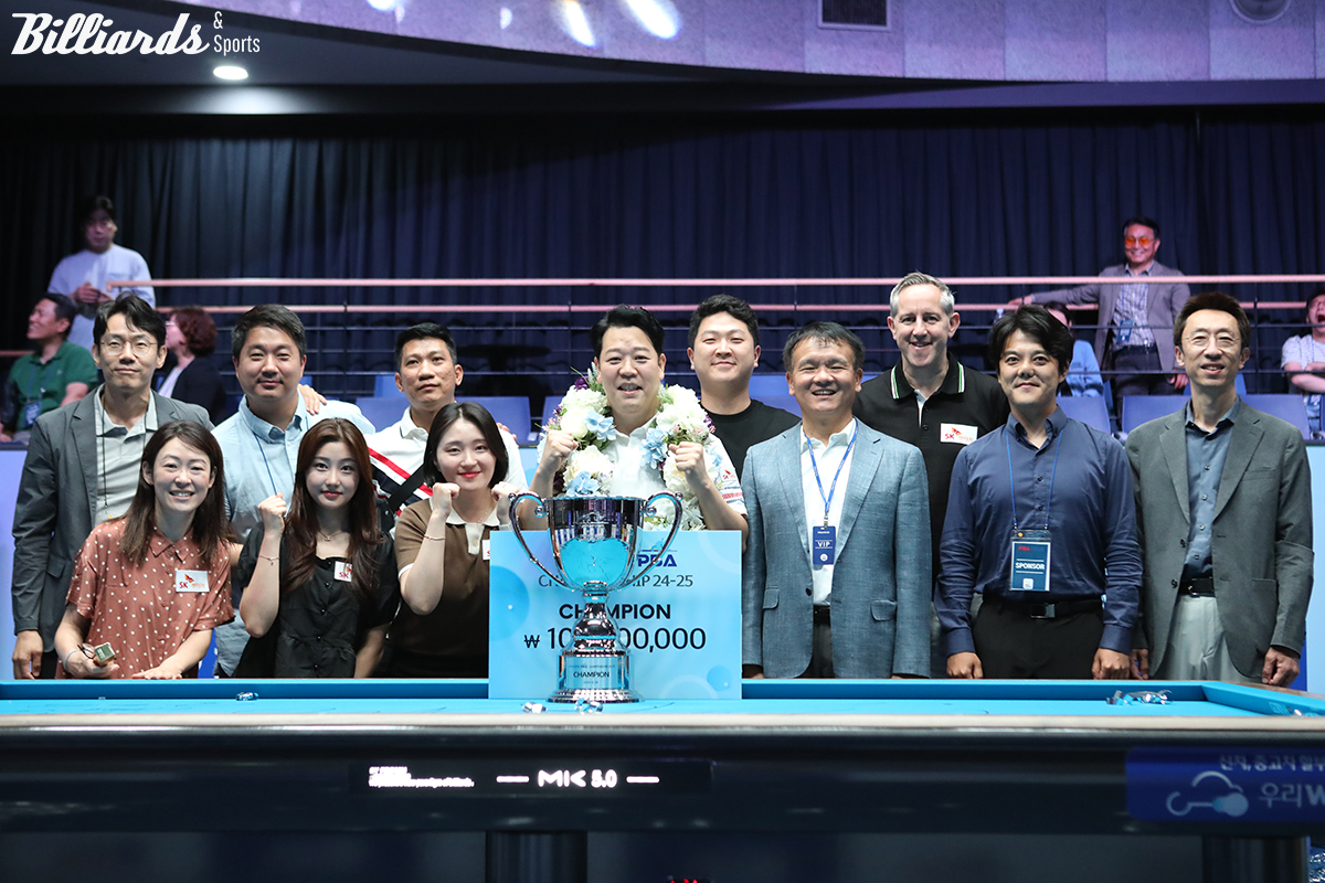 강동궁의 우승을 축하하는 SK렌터카 위너스 팀.